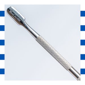 Le pusher Pro bleucocotte est l'outil idéal pour repousser les cuticules des ongles.