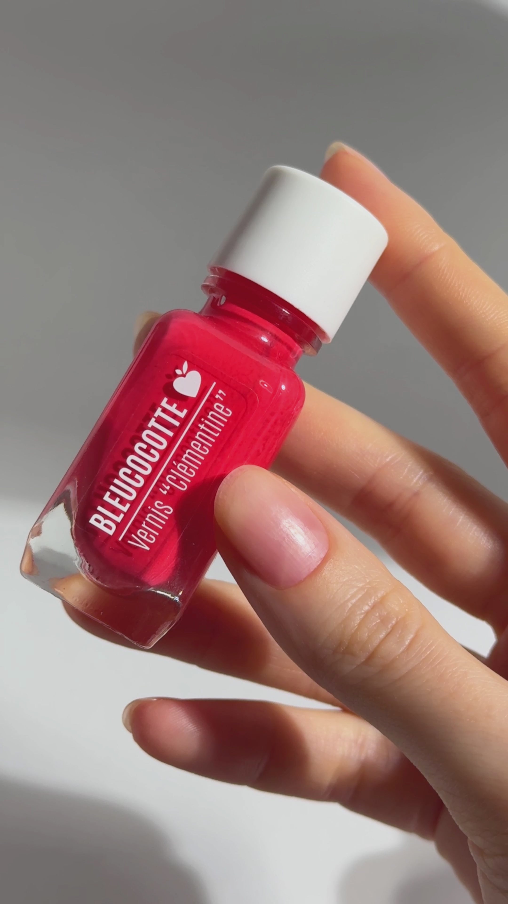 Charger la vidéo : Le Vernis Soin CLEMENTINE